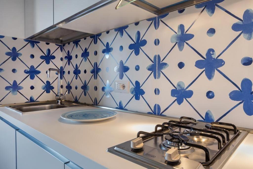 Casablu, Un Delizioso Bilocale Sulla Baia Di Naxos Giardini Naxos Exterior foto